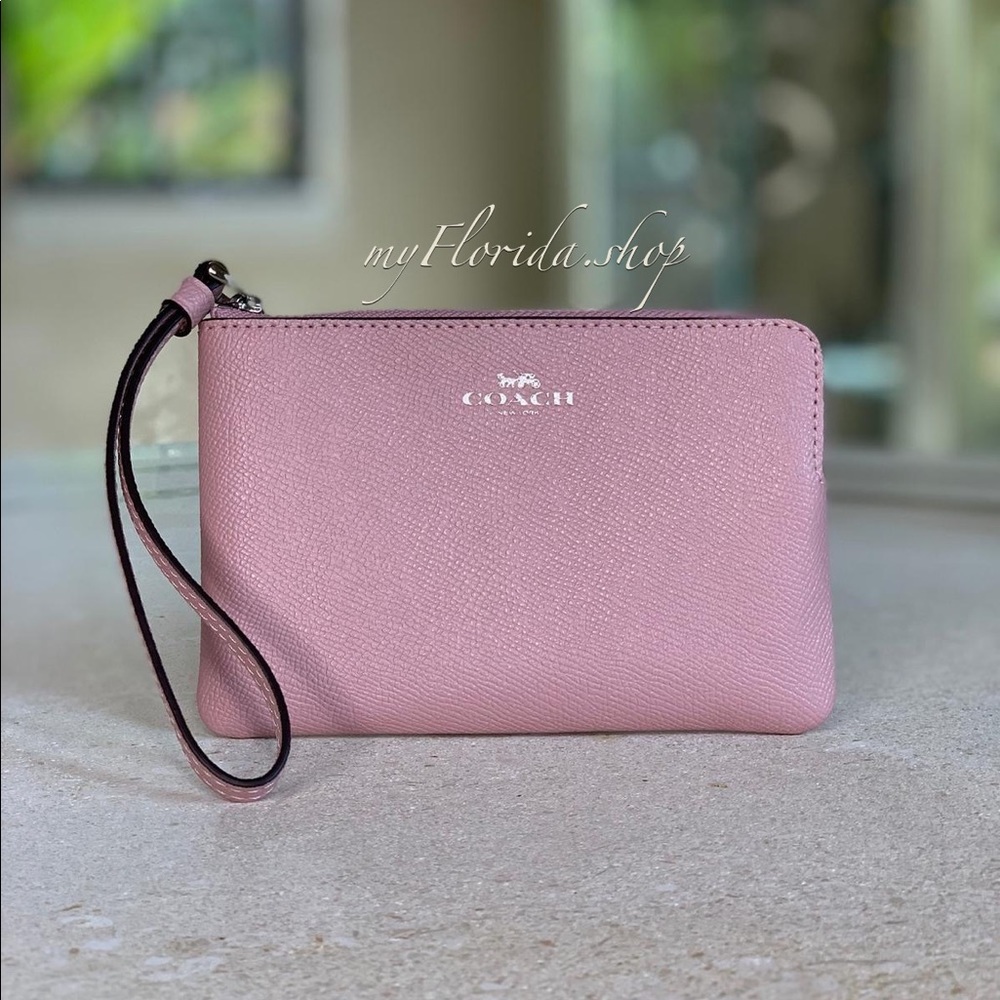 NWT🐎COACH Wristlet in Jasmine / Pink